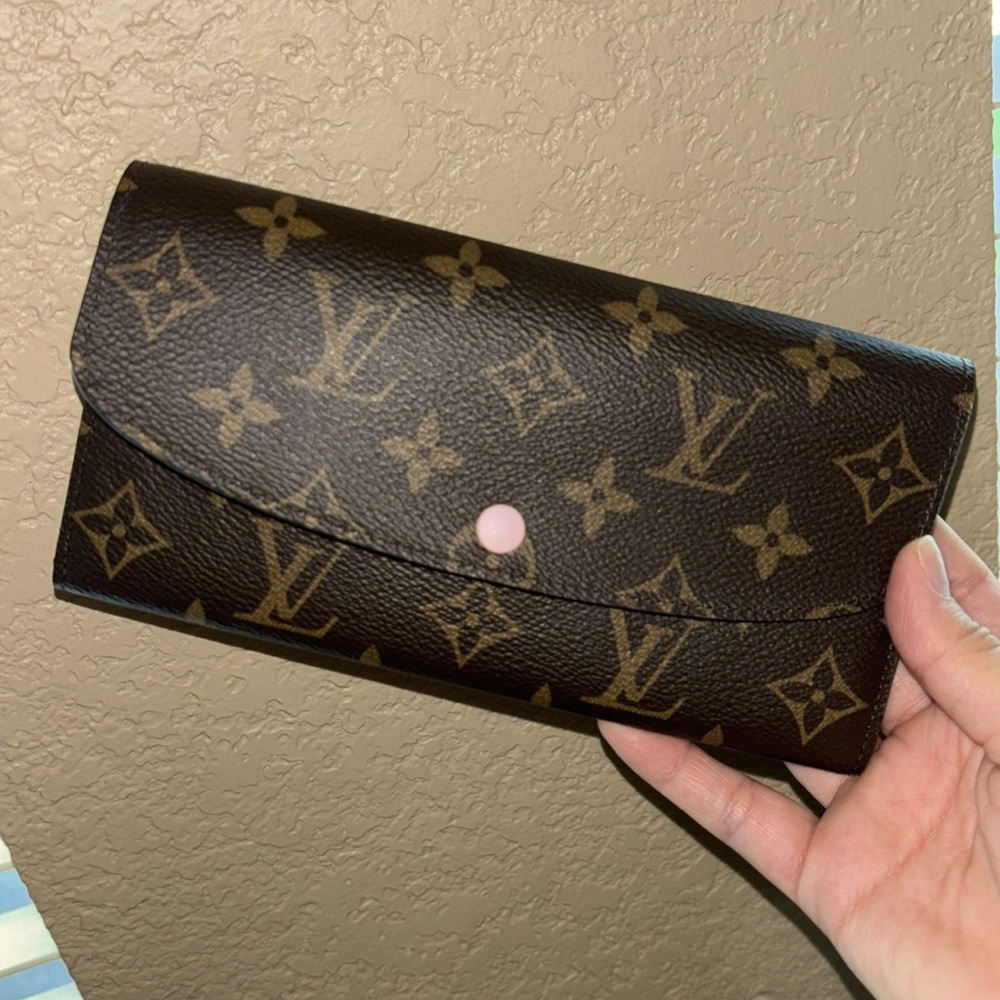 LV wallet with FREE SHIPPING!!! 🫶🏻